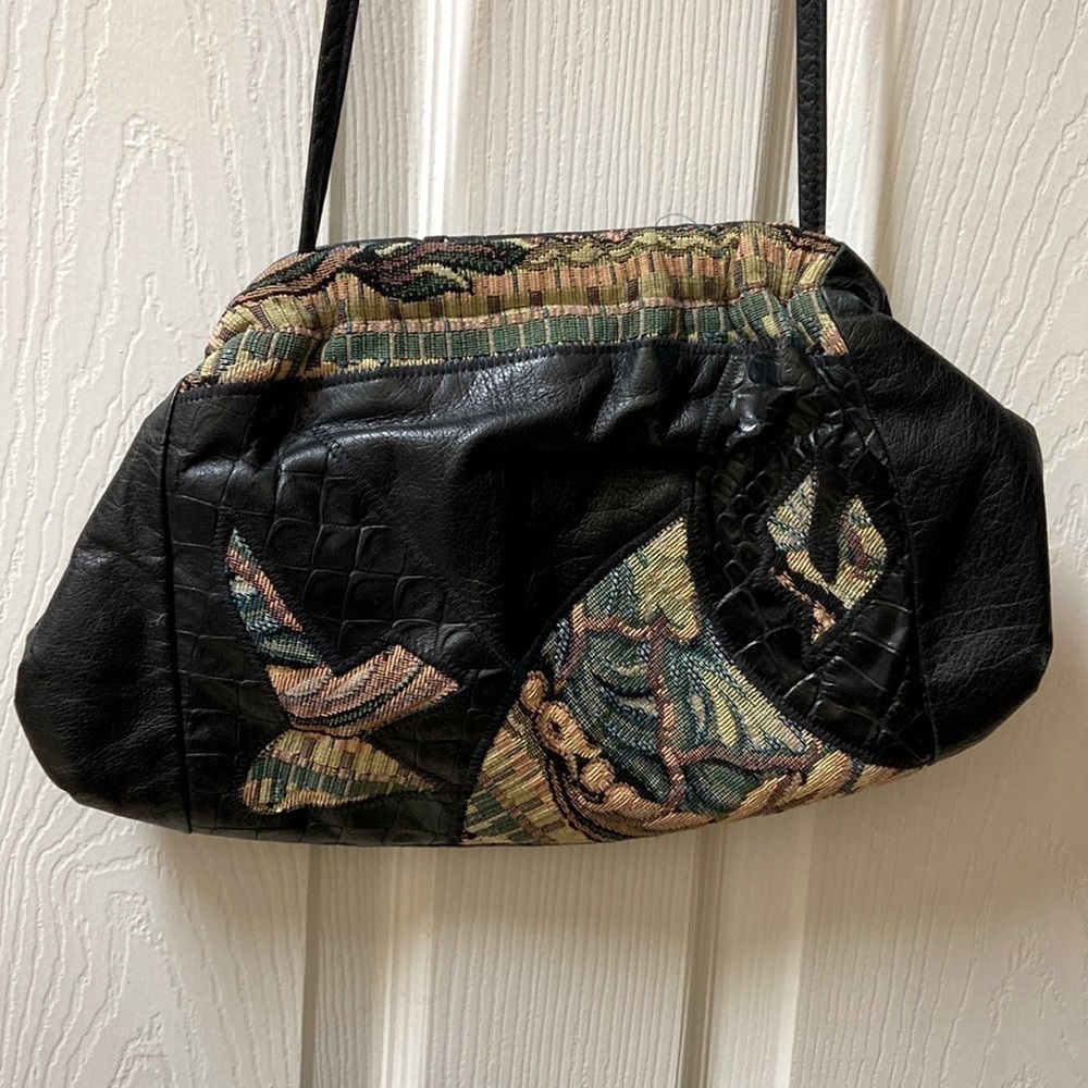 FIFTH Avenue handbags black and embroidered purse